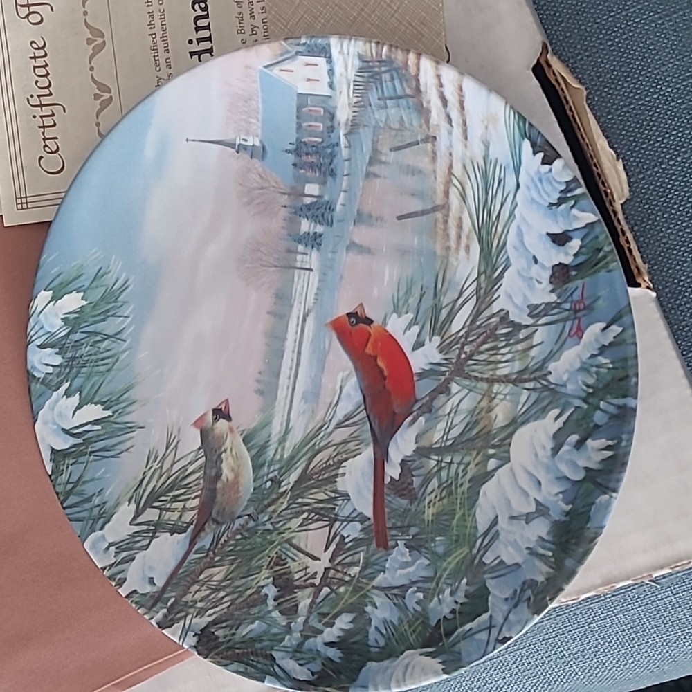 Knowles Bradford Exchange 9" Cardinals In Winter 1990 plate, collectors